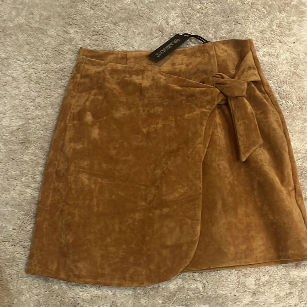 NWT BlankNYC faux suede Carmel mini skirt. Size 25 - Picture 3 of 7